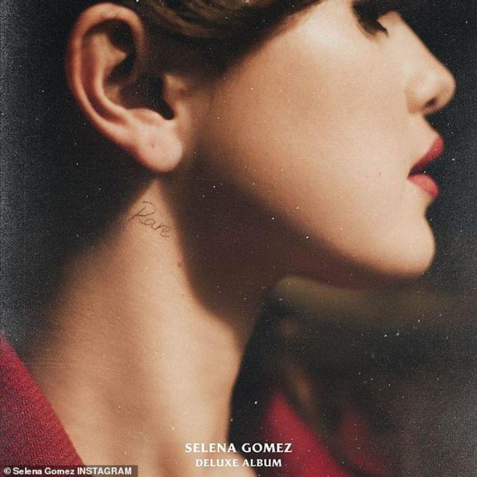 11-rare-selena-gomez.jpg