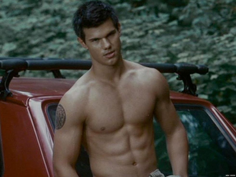 12 Classic Shirtless Scenes From the 2000s That Perked Your Interest