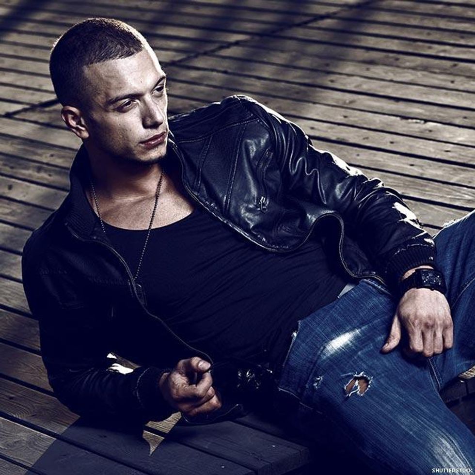 13 Reasons to Date a Guy Who Only Wears Black