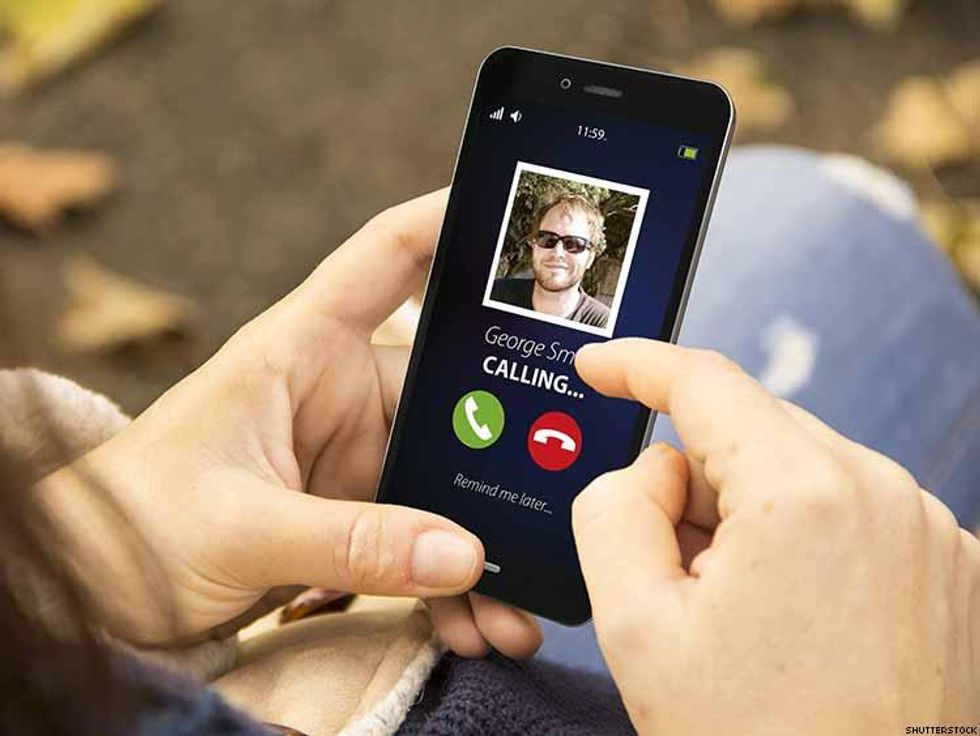 14 Signs You're an Emotionally Unavailable Gay Man