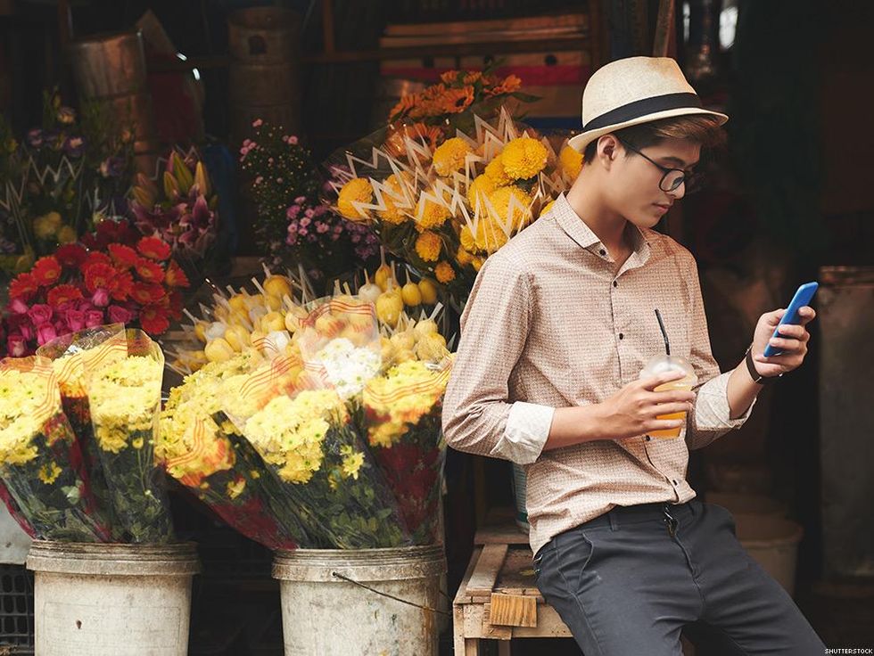 14 Signs You're an Emotionally Unavailable Gay Man