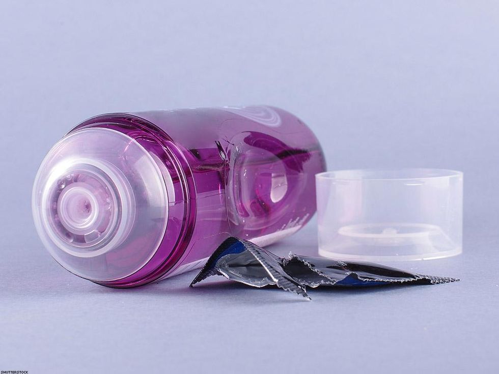 14 Signs You're an Emotionally Unavailable Gay Man