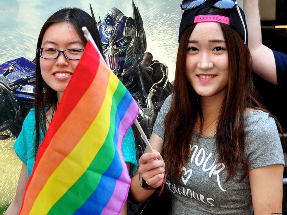 14 Signs You're an Emotionally Unavailable Gay Man