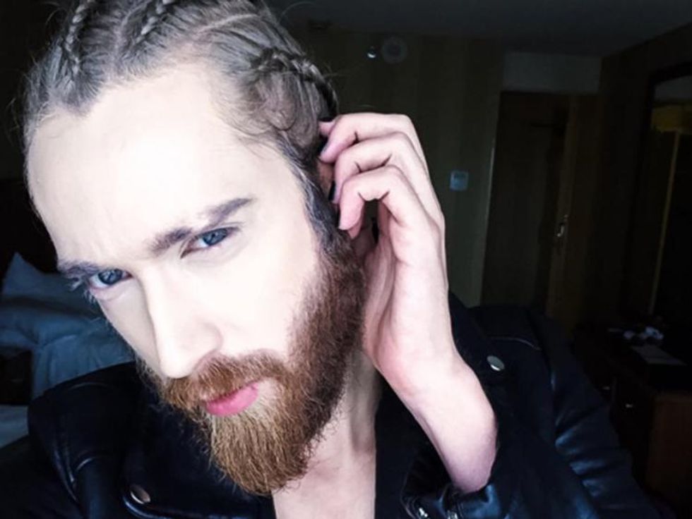 14 Signs You're an Emotionally Unavailable Gay Man