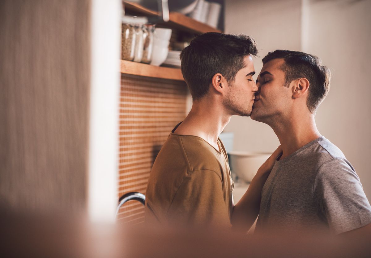 15 kinds of gay kissers you'll encounter in the wild