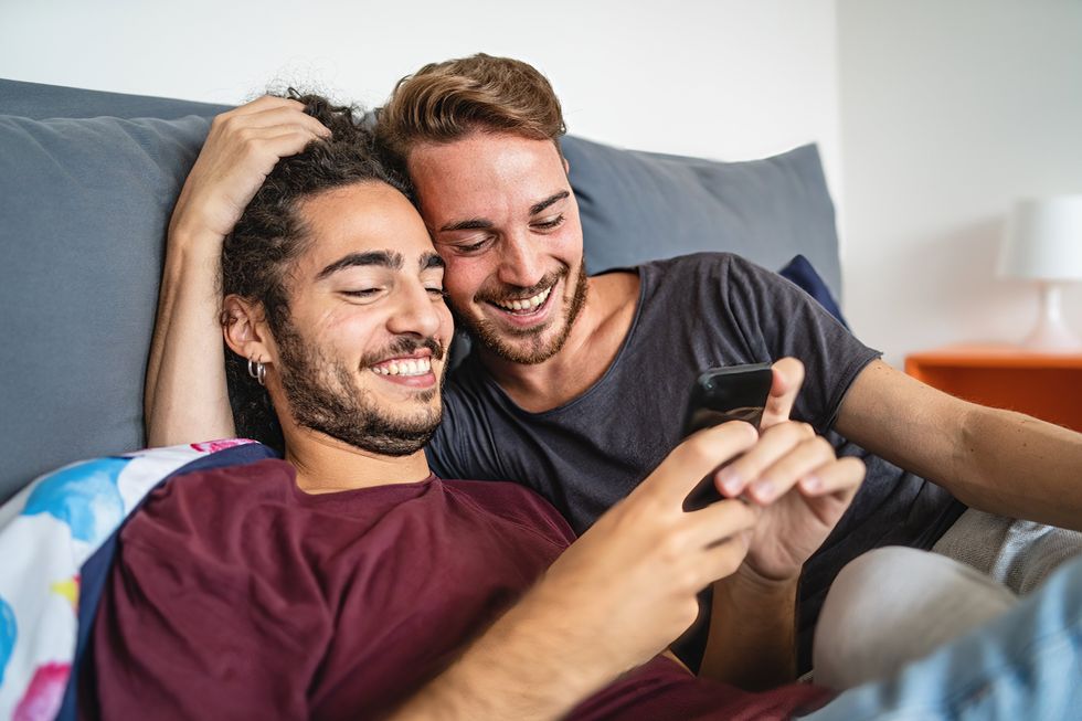 25 Rules of Texting Etiquette for Gay Men