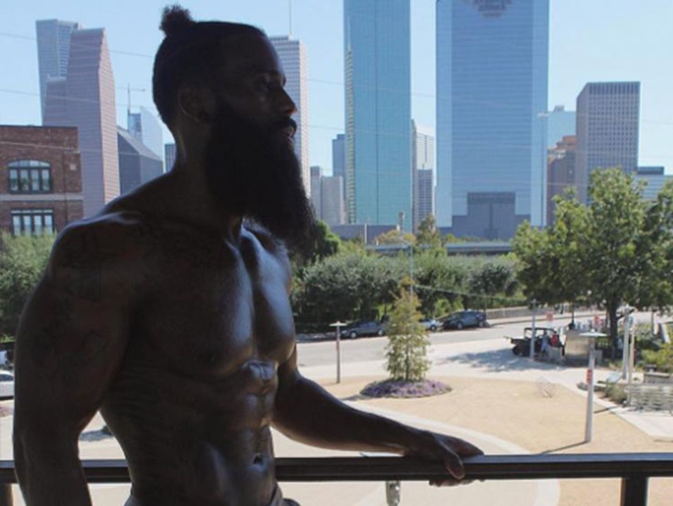 28 Things Gay/Bi Men Should Never Do in Healthy Relationships