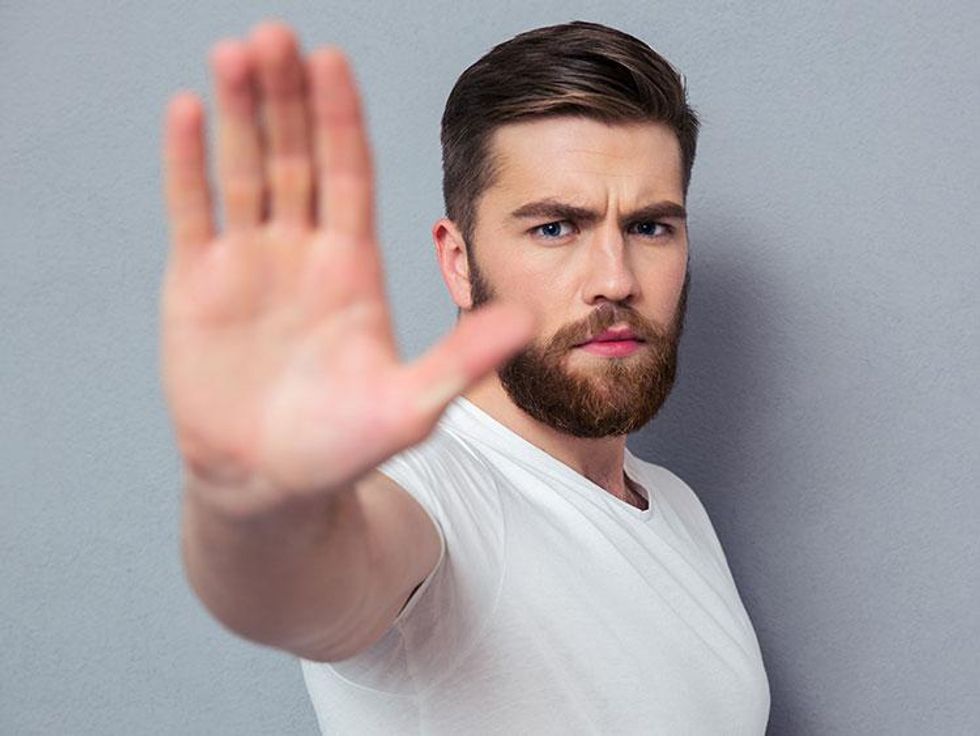 28 Things Gay/Bi Men Should Never Do in Healthy Relationships