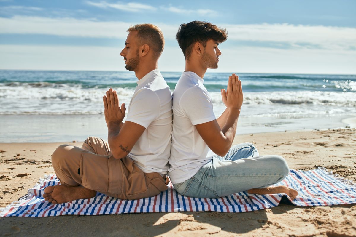 30 awkward things guys do in yoga