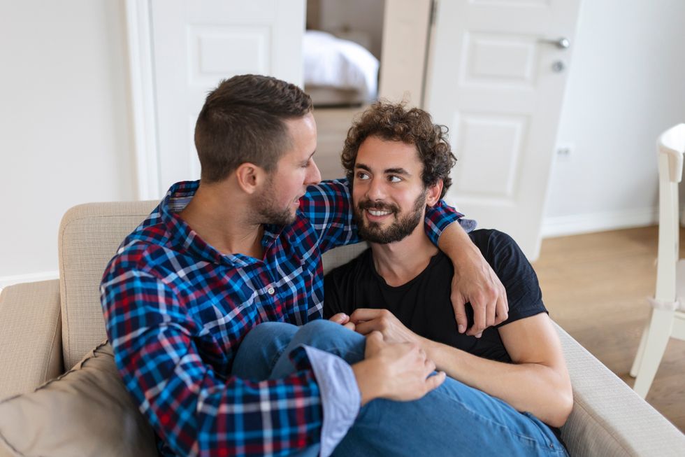 35 Things Gay/Bi Men Should Never Do In Healthy Relationships