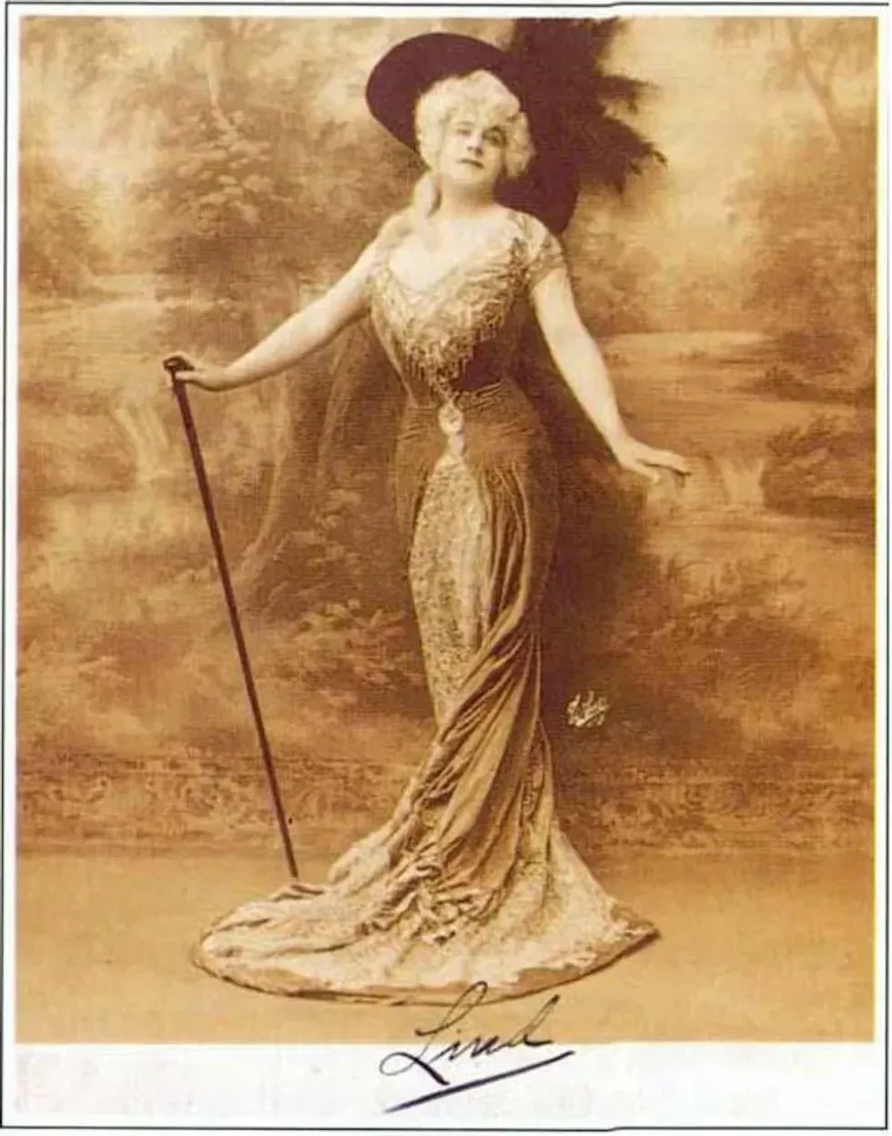 5) John Lind performing \u201cLa Gavotte Ancienne\u201d