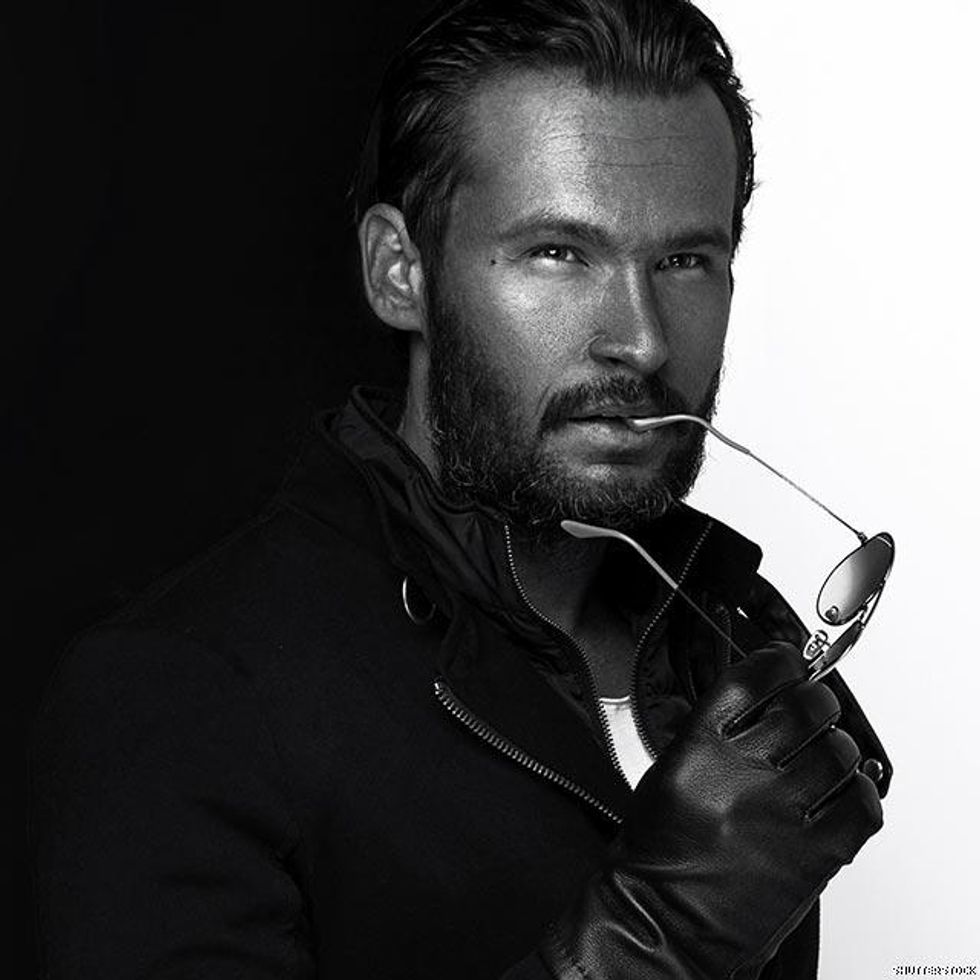 11 Reasons to Date a Guy Who Only Wears Black