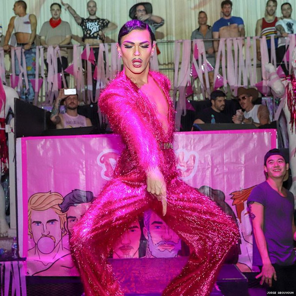 A perfect blend of masc, femme, and lewks, huntyy.