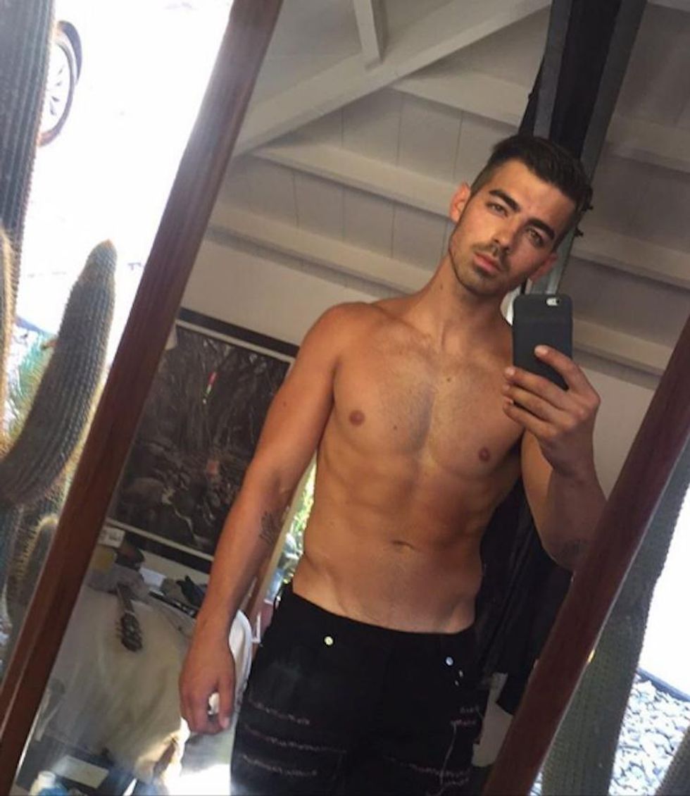 And last but not least, he's mastered the art of the shirtless mirror selfie.