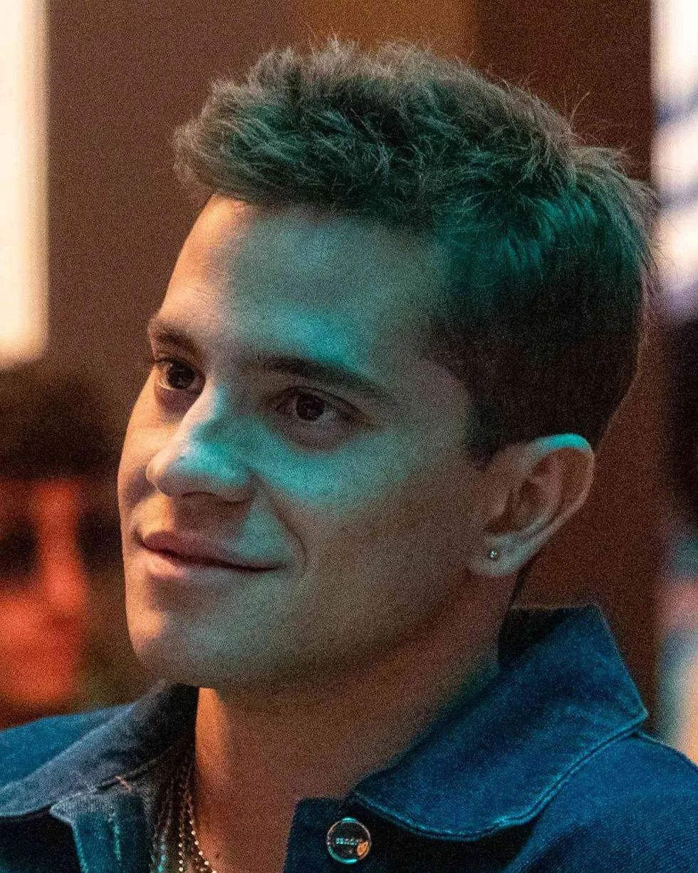 30 best himbo characters in movies & TV shows