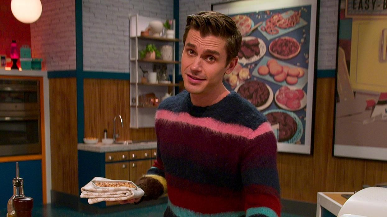 Antoni Porowski in Easy-Bake Battle