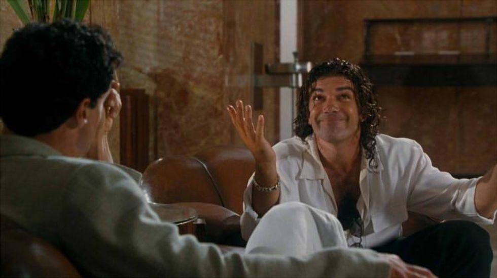 Antonio Banderas shrugging