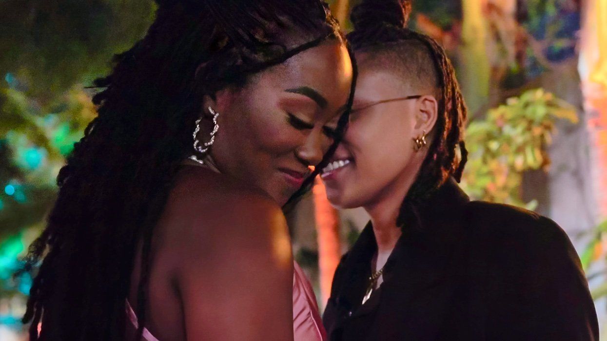 Britney and AJ canoodle