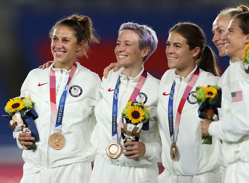 Bronze medalists Carli Lloyd Megan Rapinoe Kelley OHara with Team United States bronze medals Womens Football Soccer Competition Medal Ceremony
