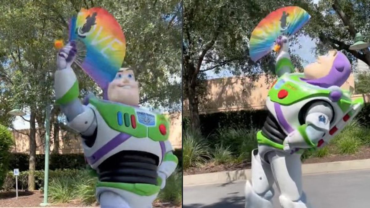 Buzz Lightyear dancing at the Walt Disney World Resort park parade