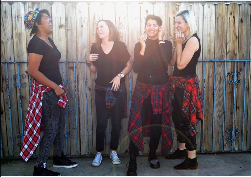 calling all lesbians