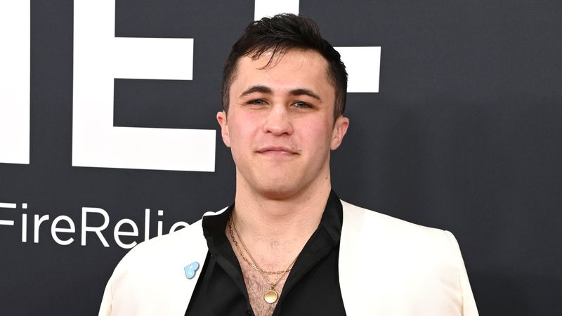 Chris Olsen is embracing his sexiness & 'feeling confident' at Grammys