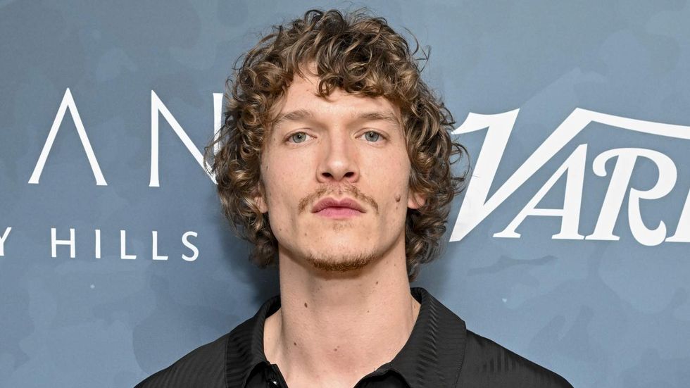 Connor Storrie estrena un nuevo y sexy corte de moda para la segunda temporada de 'Heated Rivalry'