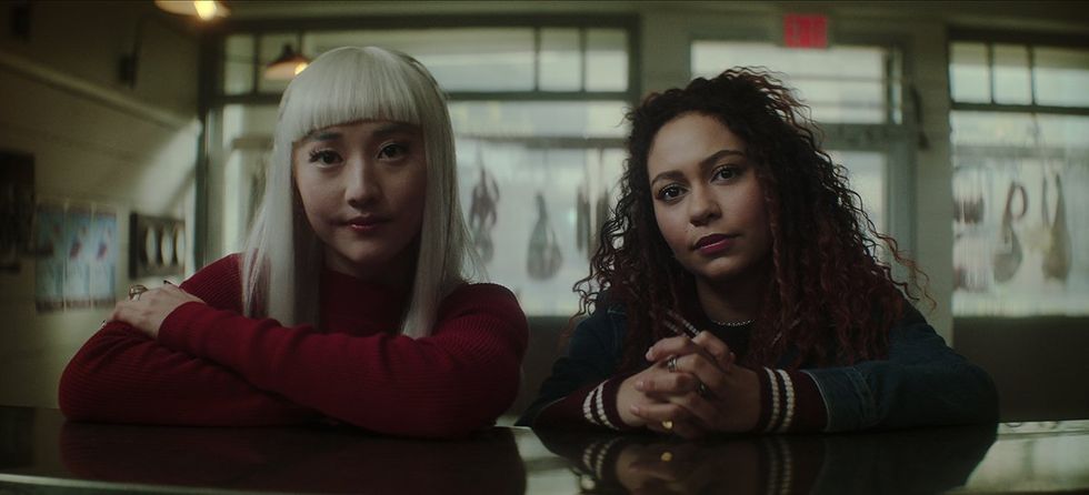 DEAD BOY DETECTIVES. (L to R) Yuyu Kitamura as Niko Sasaki and Kassius Nelson as Crystal Palace in episode 4 of DEAD BOY DETECTIVES. Cr. Courtesy of Netflix \u00a9 2023