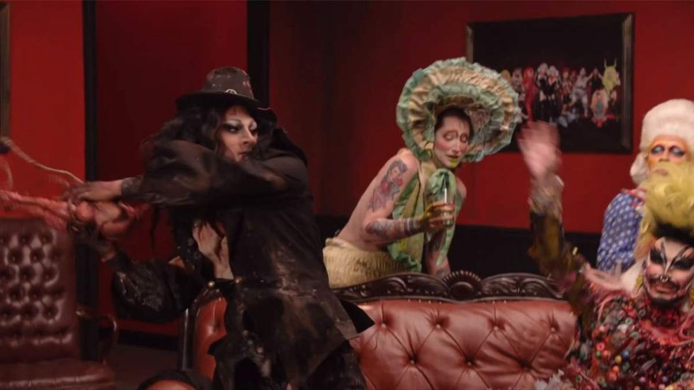 Desiree Dik throws a dead *checks notes* whole chicken (season 666, episode 3)