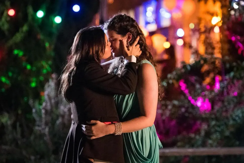 Ellie & Abbie (& Ellie\u2019s Dead Aunt)