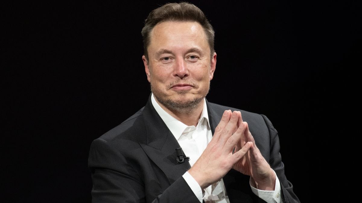 Elon Musk has a truly BIZARRE request for his 'gay friends'