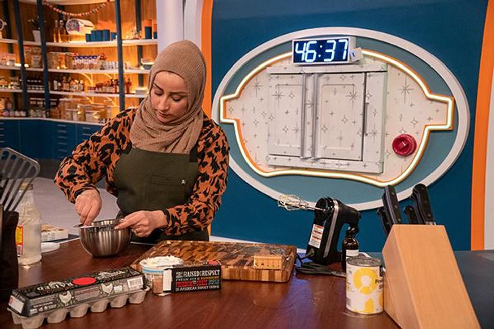 Eman in Easy-Bake Battle