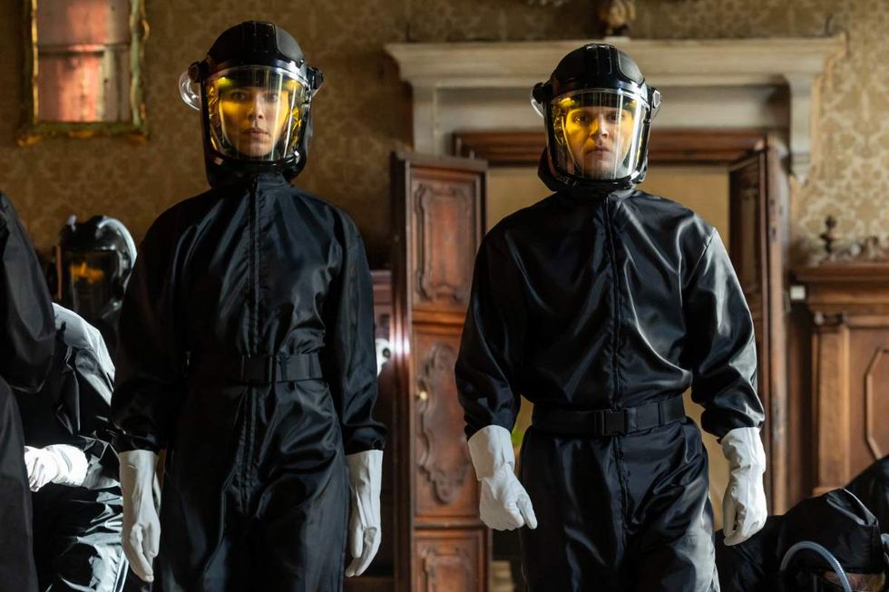 Evan Peters and Rebecca Hall in 'The Beauty'