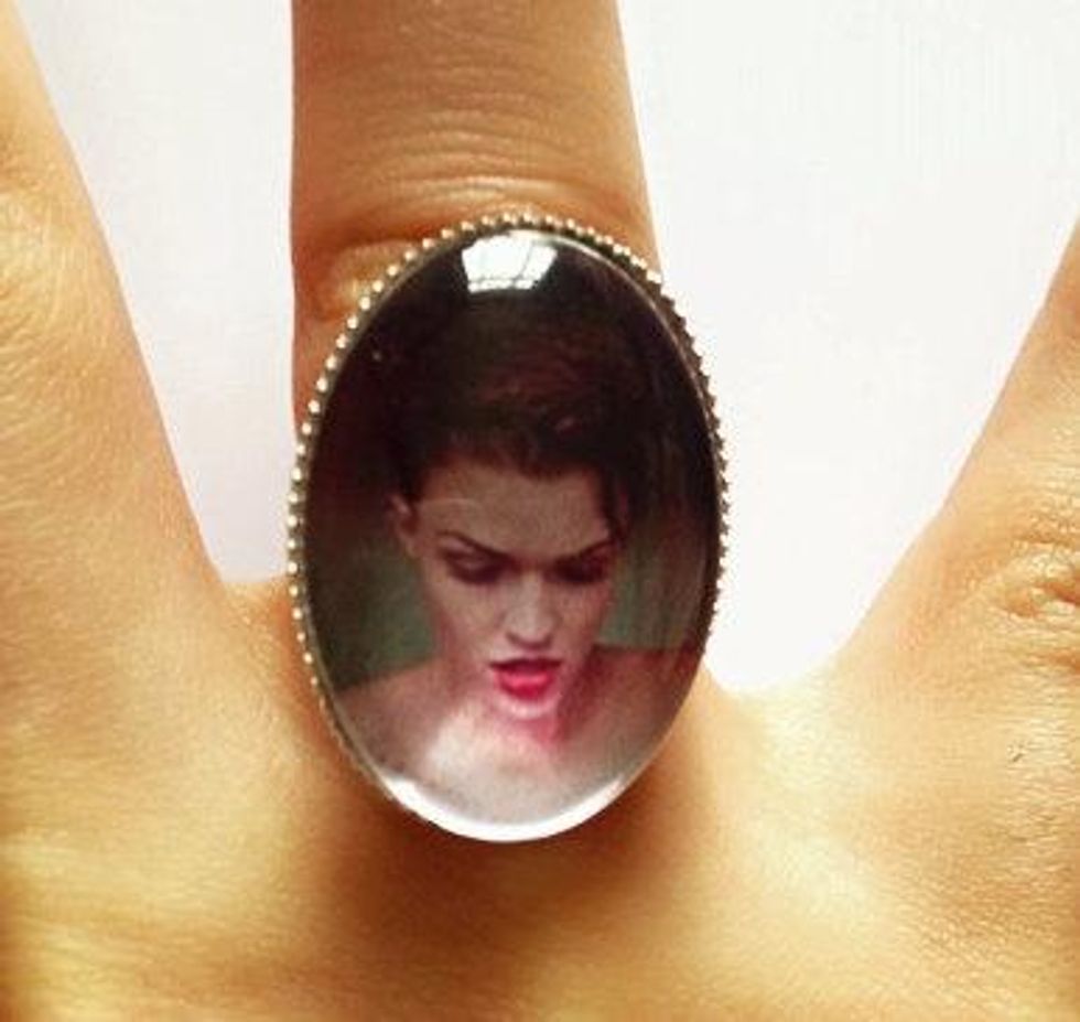 fingerRubyRose