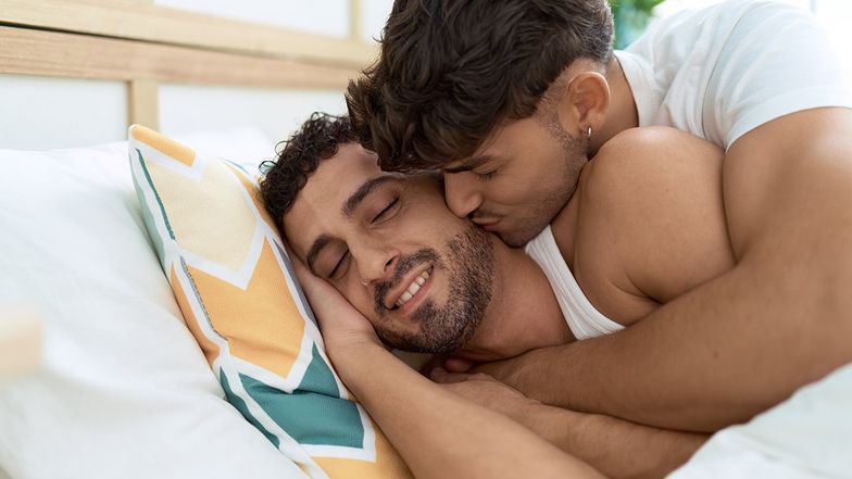 Gay man blindfolds four straight men, tricks them into having sex