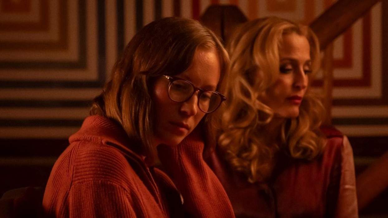 Hannah Einbinder & Gillian Anderson in 'Teenage Sex & Death at Camp Miasma'