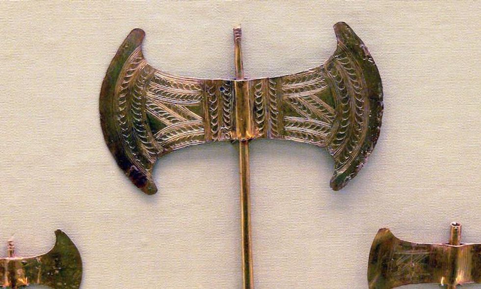 how to tell if shes a lesbian