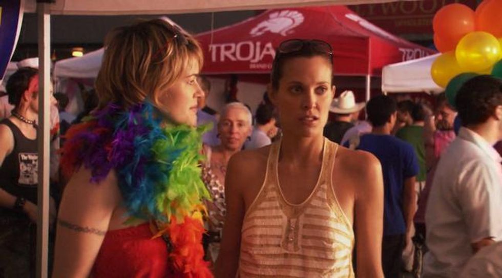 how to tell she's a lesbian