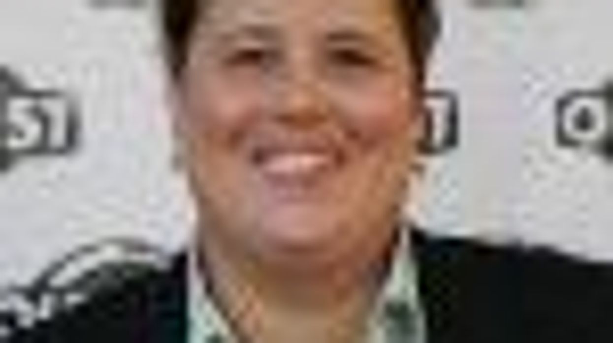 Chaz Bono to Pen Memoirs About His Transition