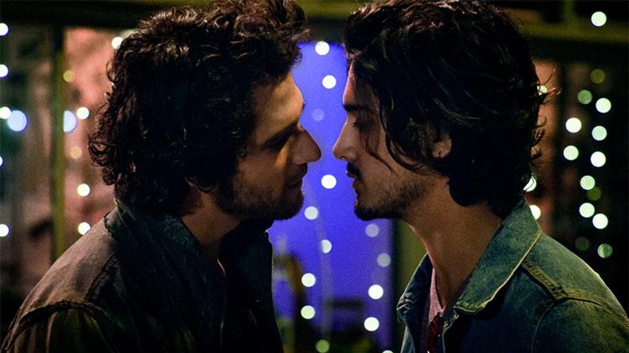 Watch Avan Jogia & Tyler Posey Get Handsy in 'Now Apocalypse' Episode