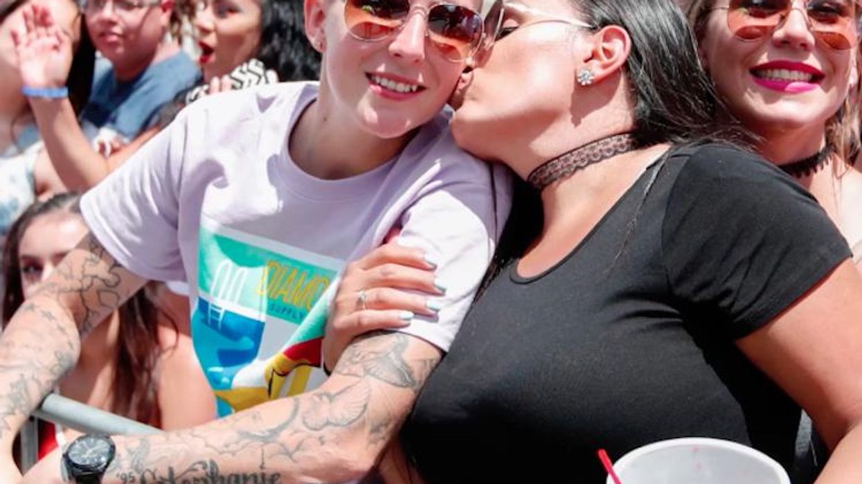 <p>Absolut’s Latest Campaign “Kiss With Pride” Celebrates 50th Anniversary of Decriminalization of Homosexuality in UK</p>