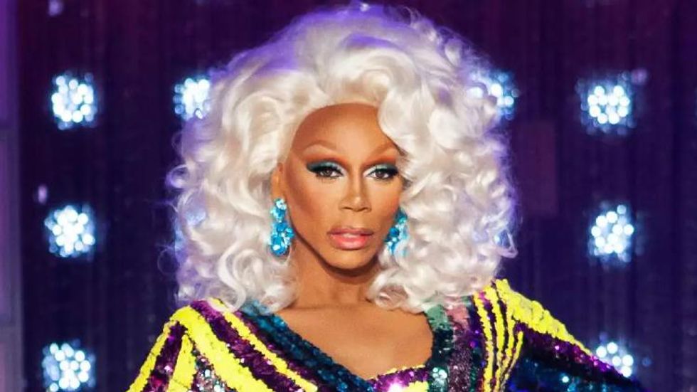 Raven Shares Rare Photo Touching Up RuPaul's Face for 'Drag Race'