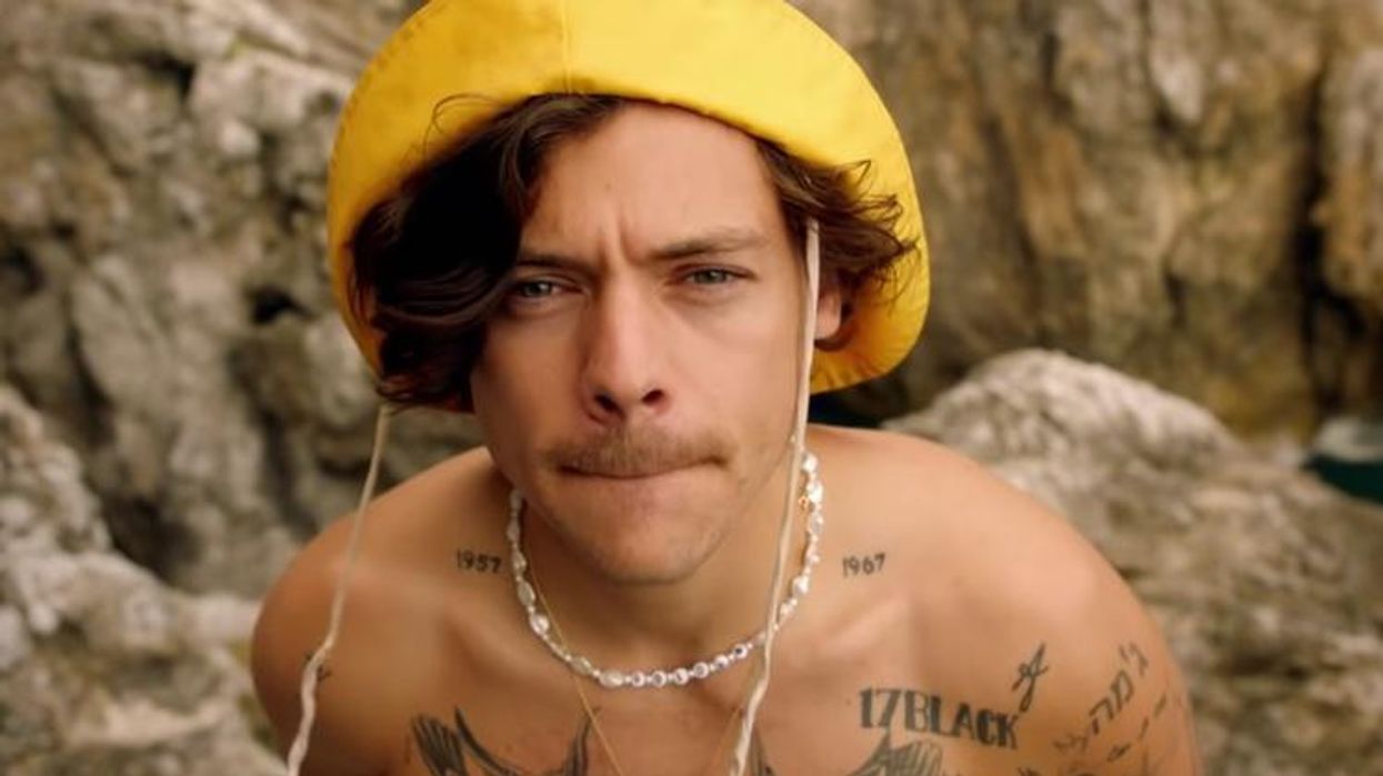 <p>Apparently Harry Styles Bares His Bum in Gay Film <em>My Policeman</em></p>