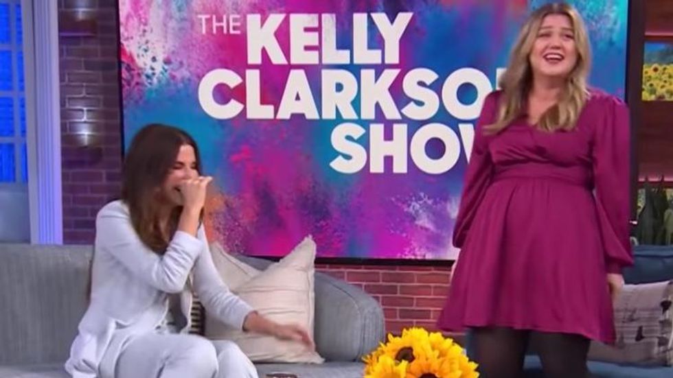 We're Obsessed with Kelly Clarkson's Chaotic Sandra Bullock Interview