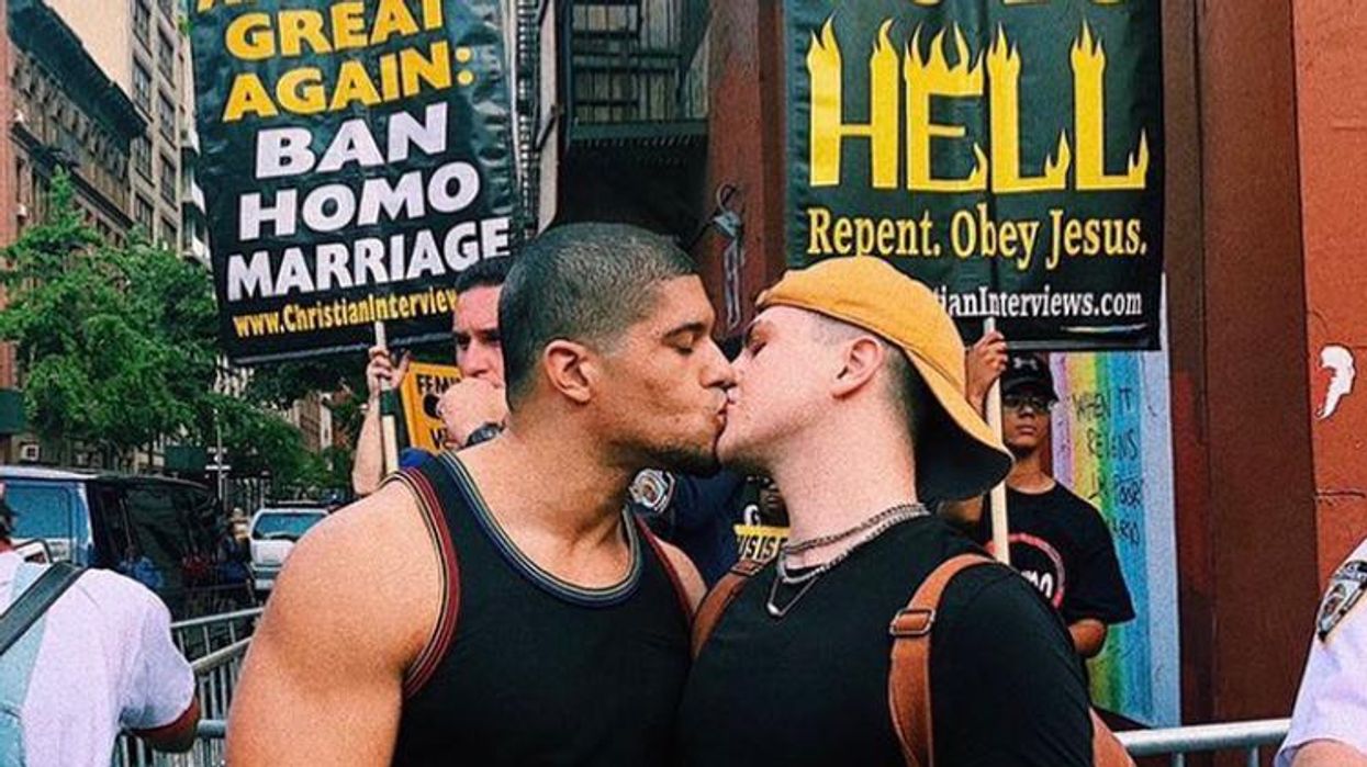 <p>Pro Wrestler Anthony Bowens Kisses BF In Front of Anti-Gay Protestors</p>