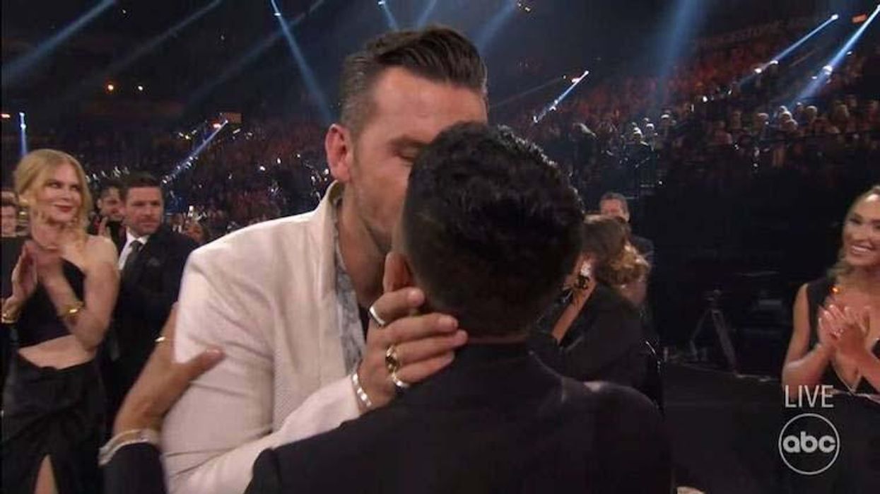 Country Star TJ Osborne Kissed His Boyfriend at the CMA Awards