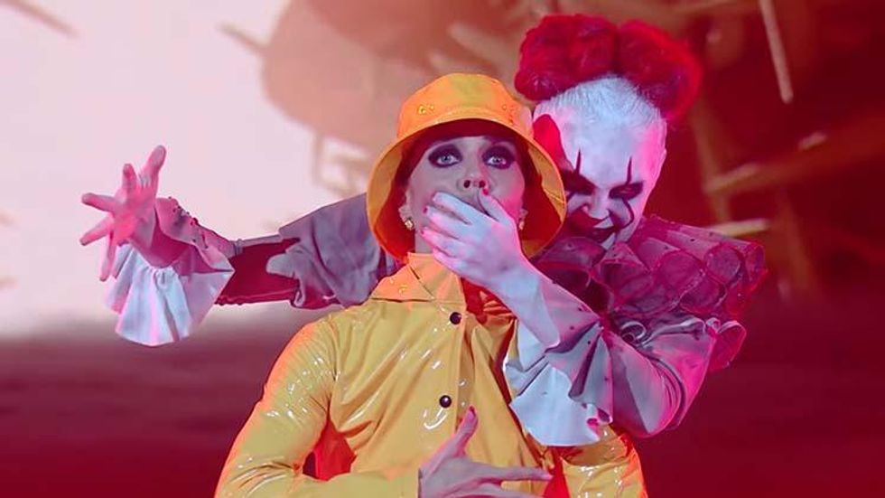 JoJo Siwa Haunts as Pennywise on ‘DWTS’, Earns Second Perfect Score