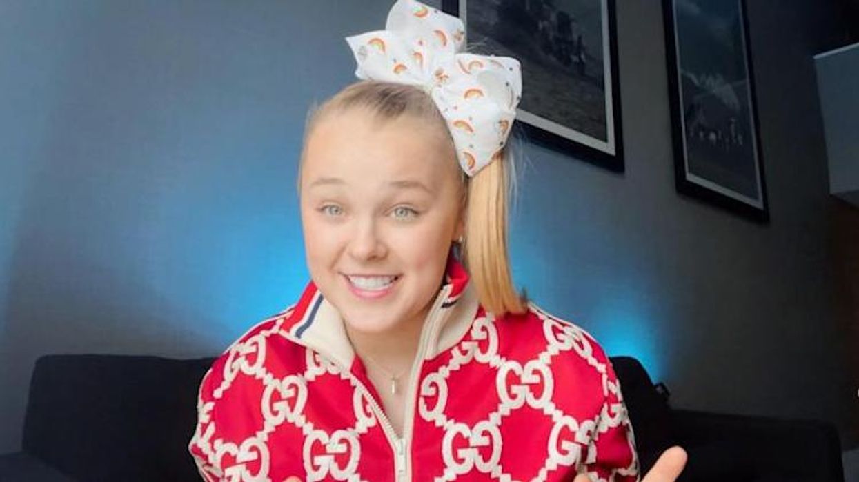 <p>JoJo Siwa's Message to Young LGBTQ+ Fans Proves Why She's the Best</p>