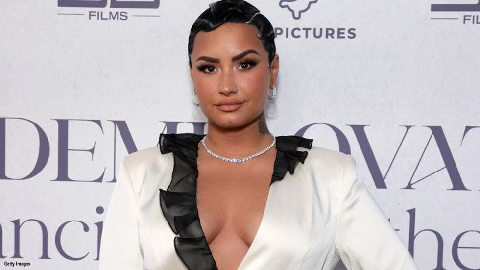 Demi Lovato Naked Lesbian - Demi Lovato Comes Out As Pansexual