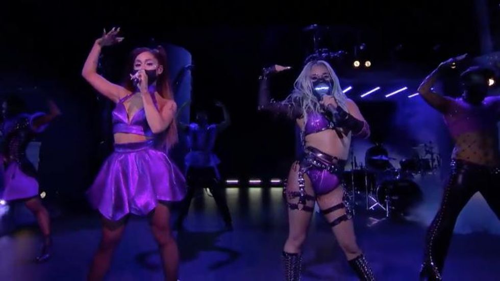 980px x 551px - Relive Lady Gaga & Ariana Grande's Epic 'Rain On Me' VMA Performance
